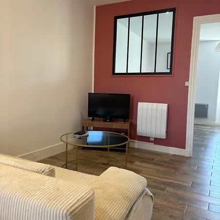 Cosy Avec Balcon Apartment *
