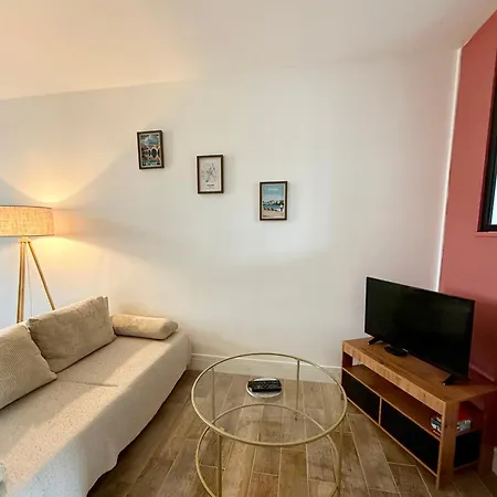 Cosy Avec Balcon 아파트 *