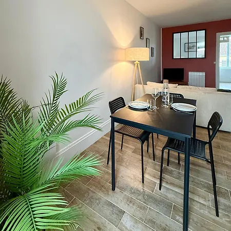 Cosy Avec Balcon 아파트